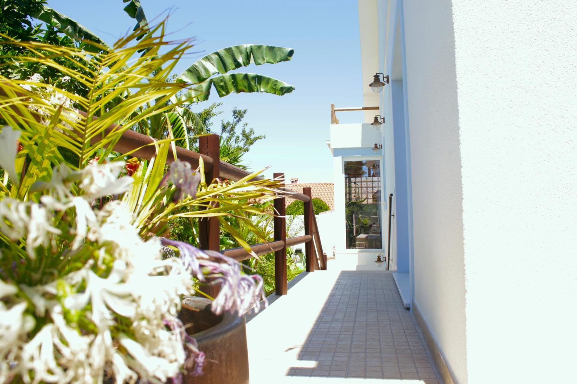 Vila Vale Guest House - Surf & Yoga Charneca  Buitenkant foto