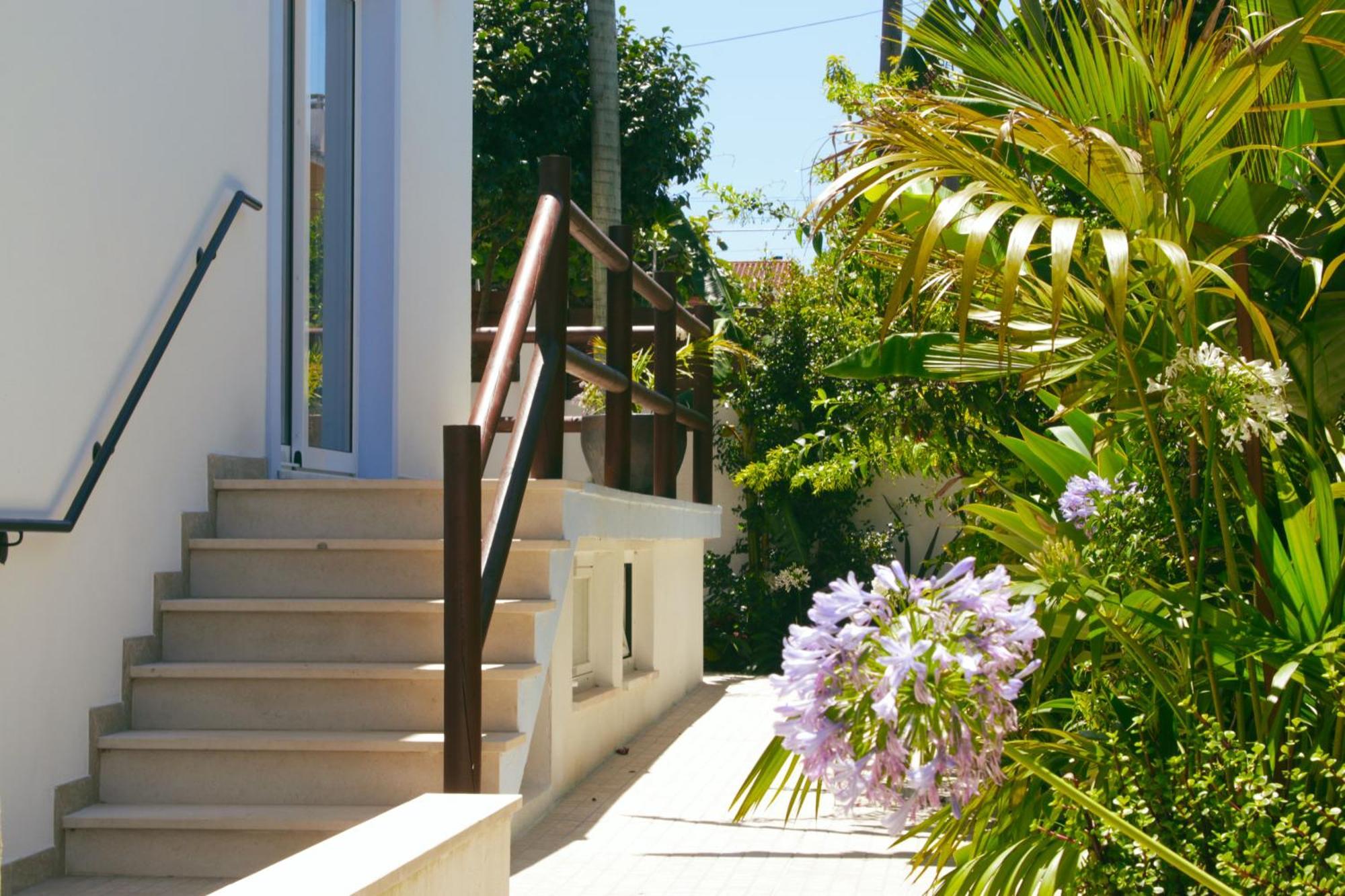 Vila Vale Guest House - Surf & Yoga Charneca  Buitenkant foto